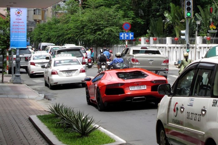 Sieu xe tien ty Lamborghini Aventador lan banh tren pho Viet-Hinh-9